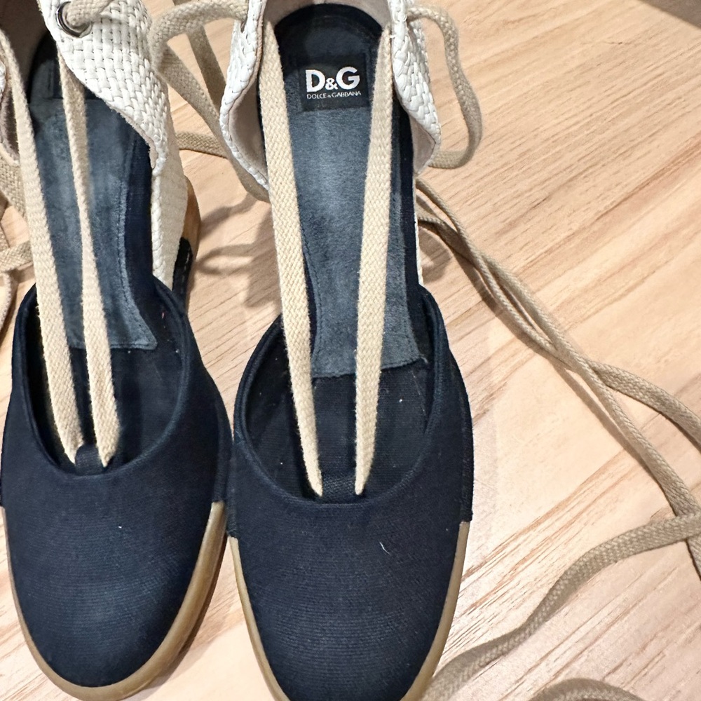 High wedge pumps